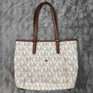 Michael Kors Jet Set Item Large Snap Pocket Tote in Vanilla